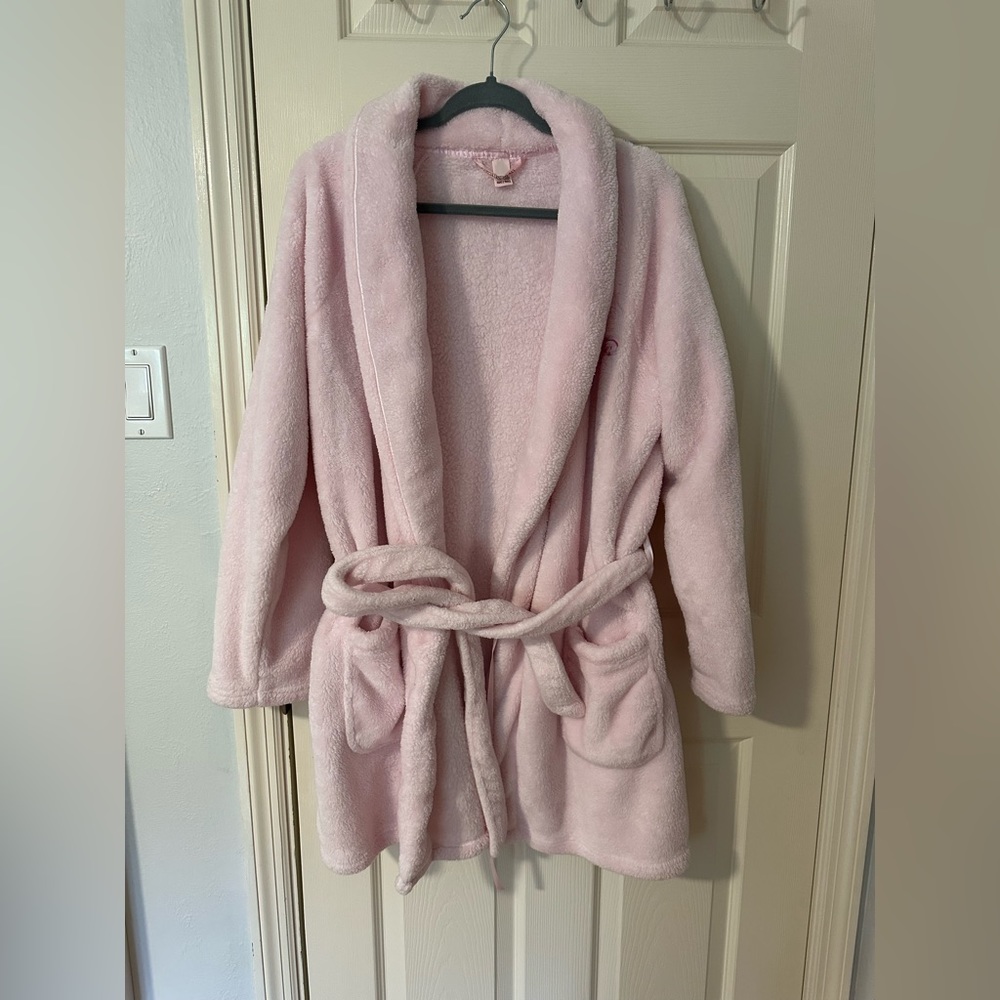 Victoria’s Secret Blush Fuzzy Robe